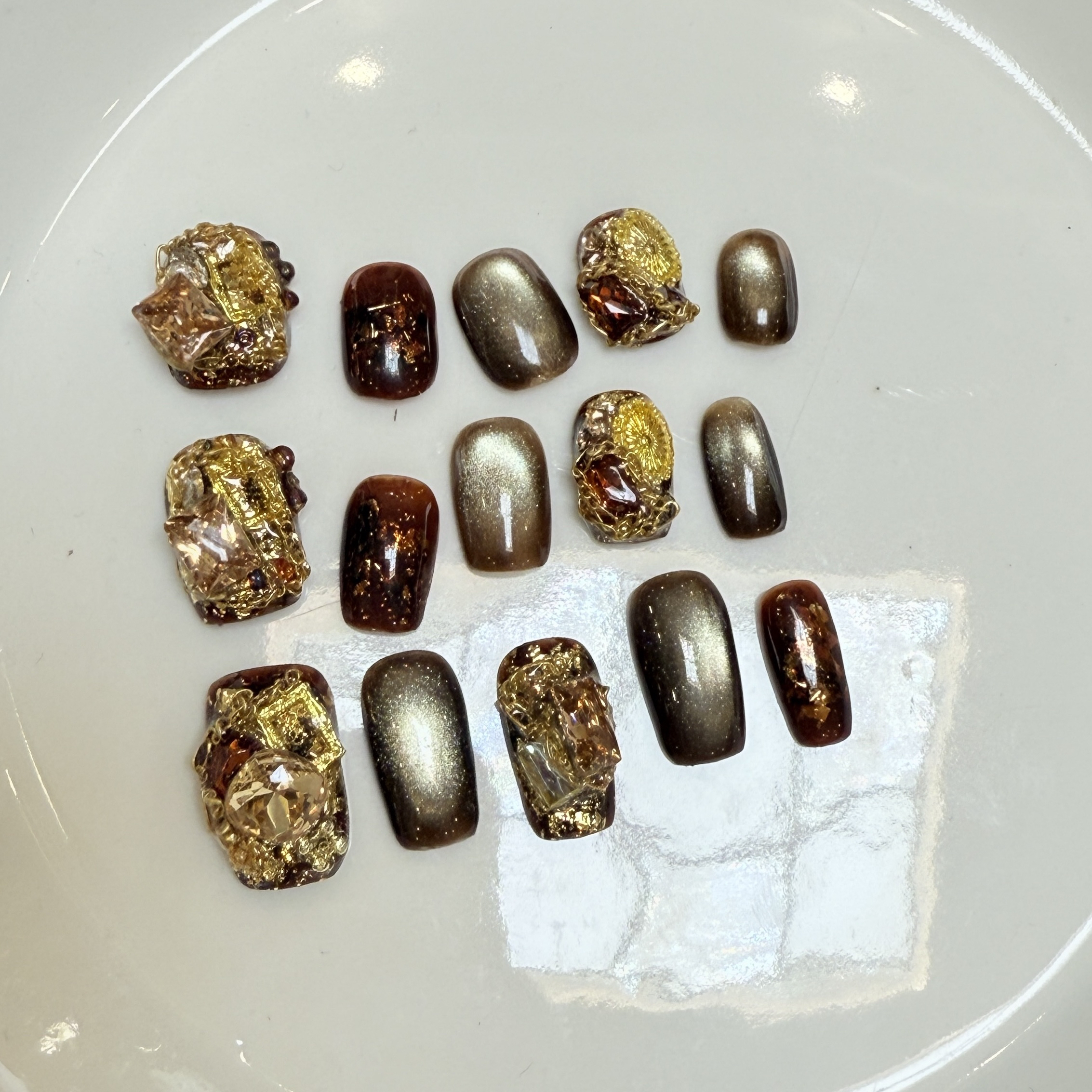 耀星~秋冬显白美拉德香槟猫眼纯手工穿戴甲学院风百搭显白中方