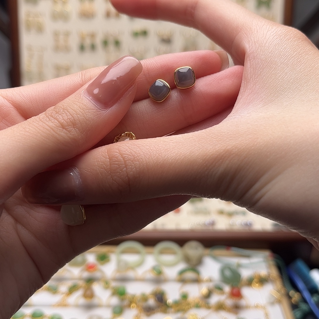 和田玉未镶嵌耳饰