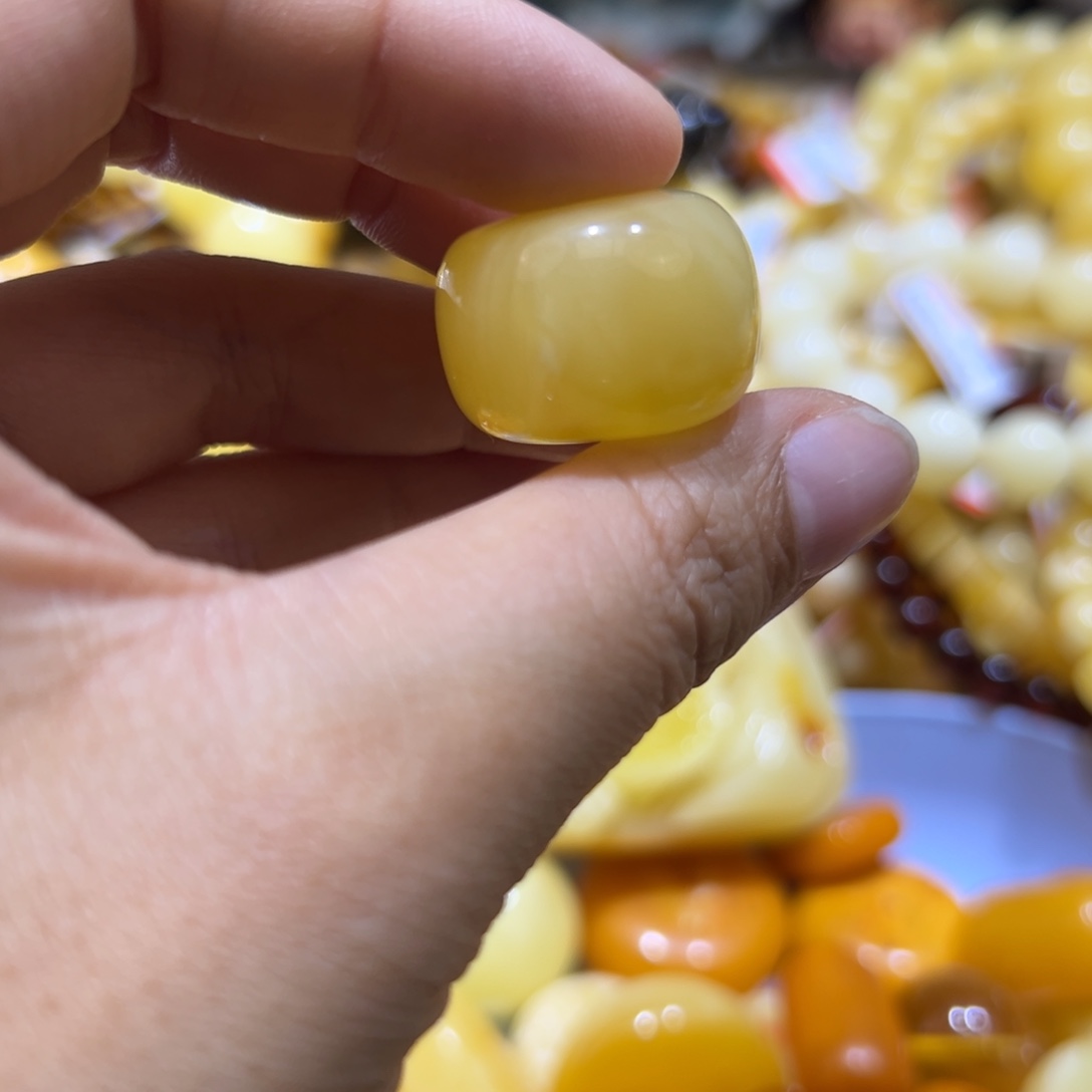 琥珀珠宝奇石未镶嵌