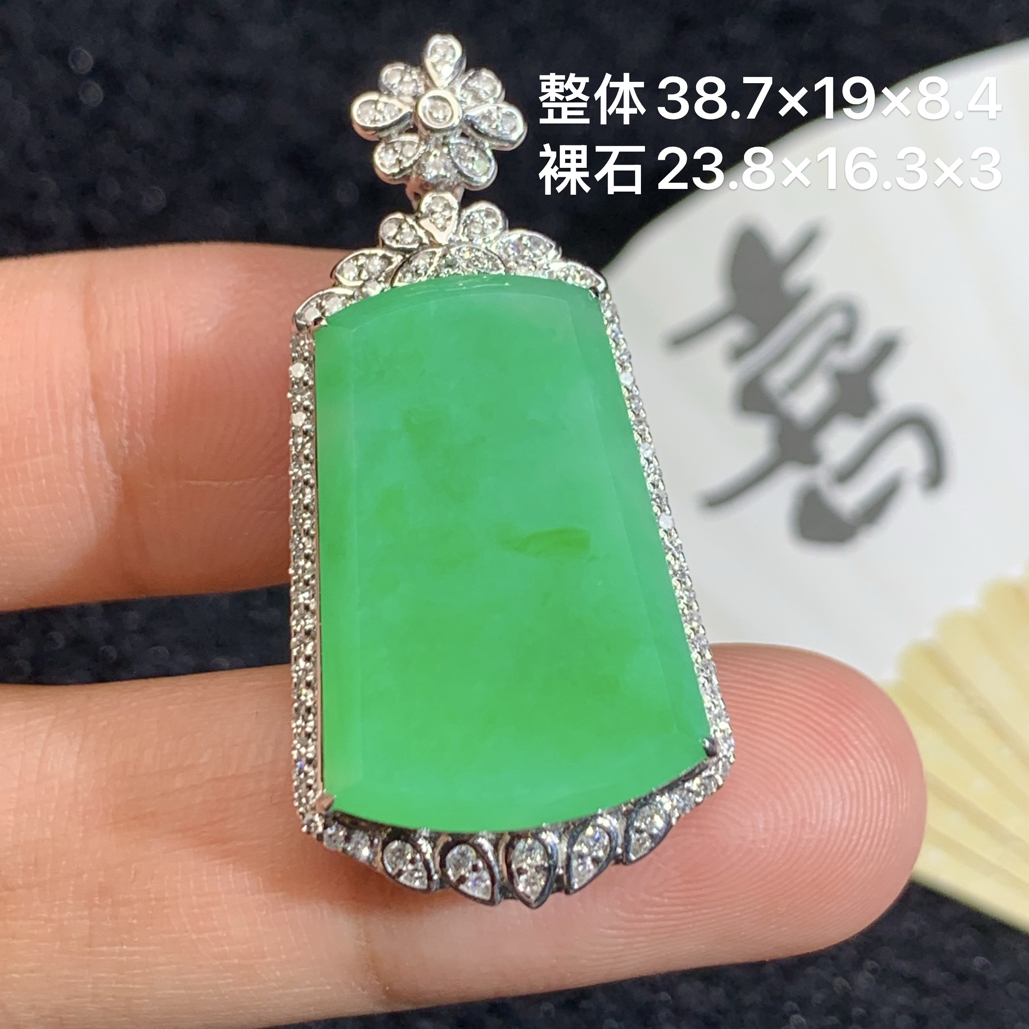 18k金镶嵌天然缅甸翡翠阳绿无事牌吊坠38.7×19×8.4/23.8×16.3×3