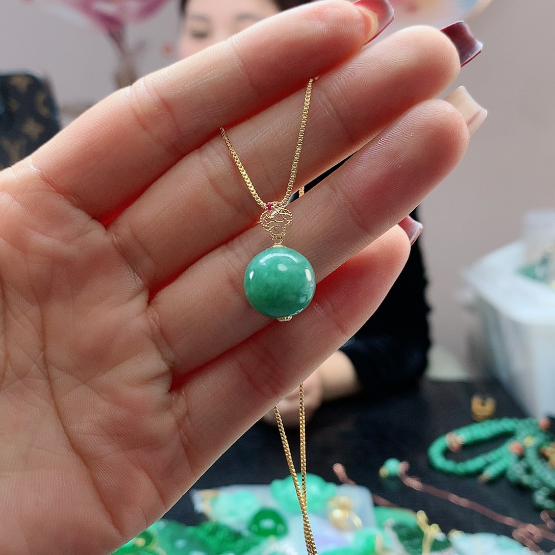 【闪购商品】翡翠吊坠(赠链)18K金镶嵌