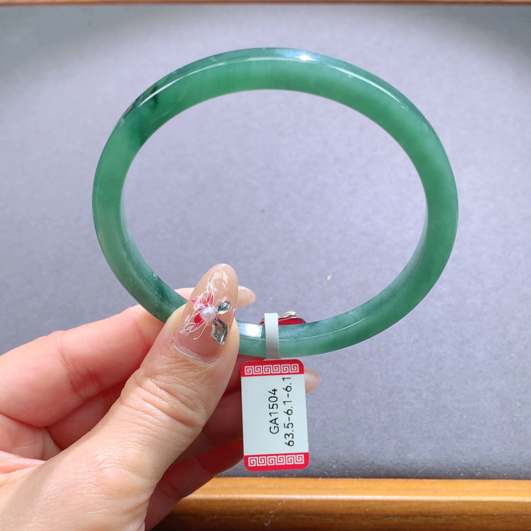 翡翠手镯未镶嵌天然翡翠手镯