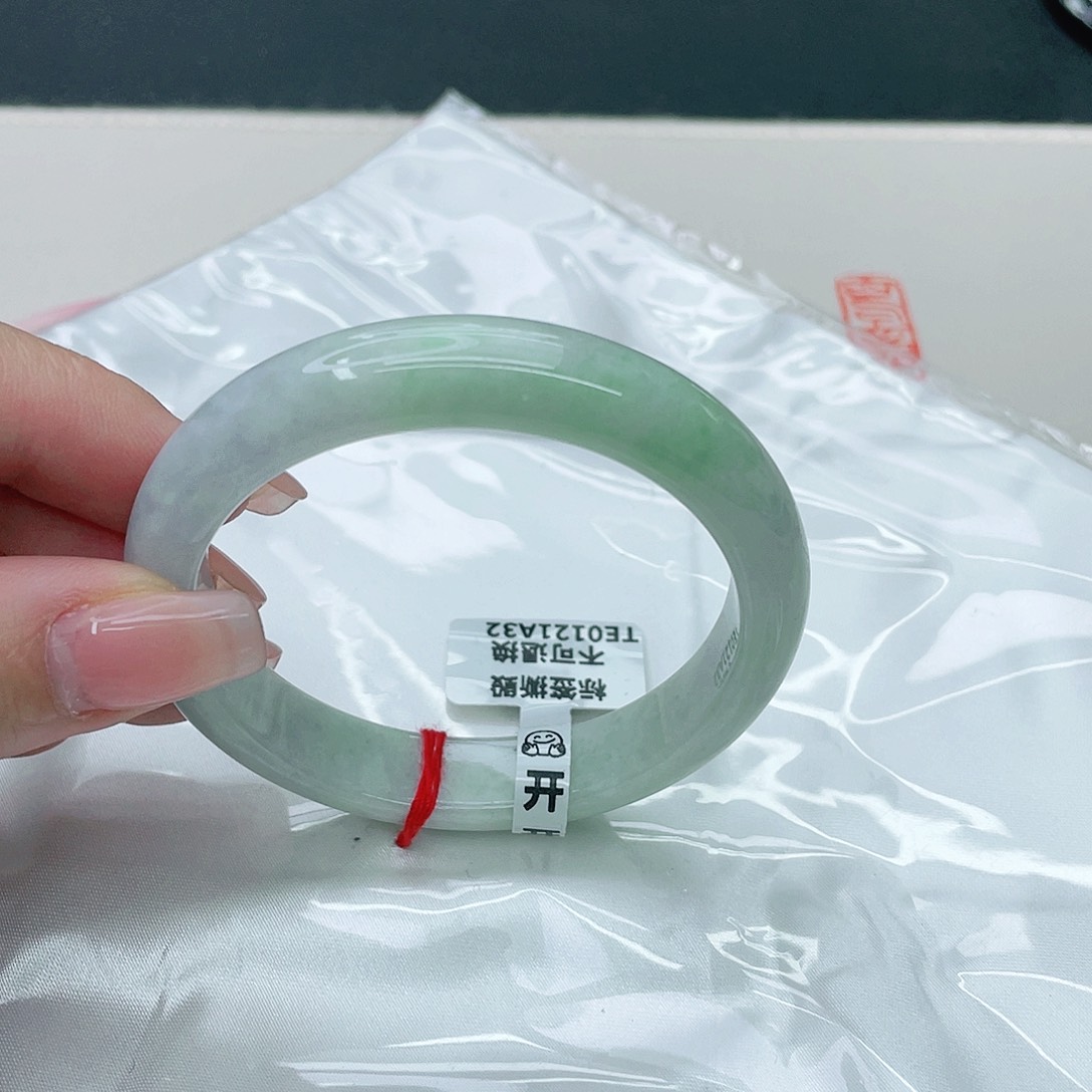 翡翠手镯未镶嵌正54.3