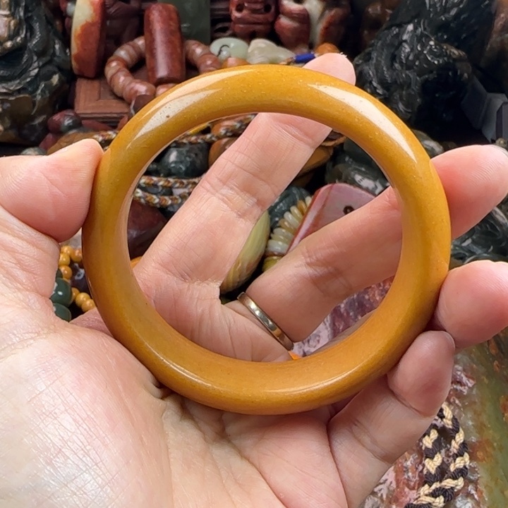 和***美未镶嵌透闪石质玉珠宝奇石