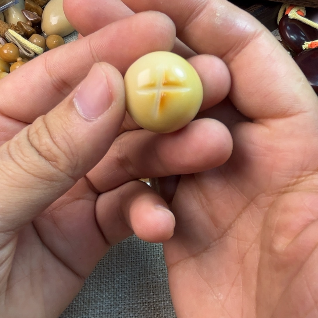 只买单纯的吊坠，没带链子，属的性质。