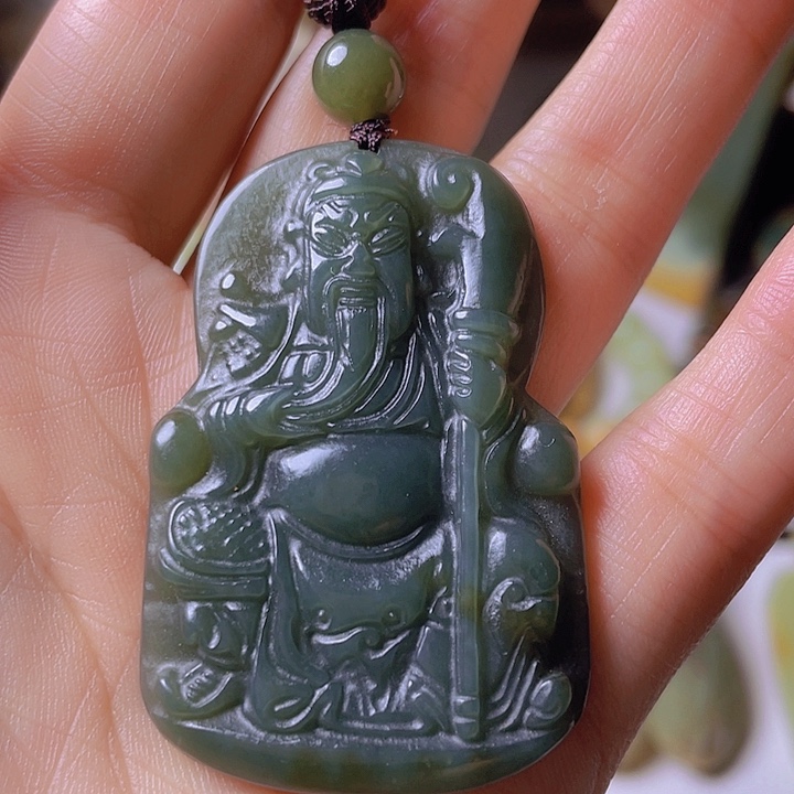 未镶嵌岫岩河磨玉（透闪石质玉）把件