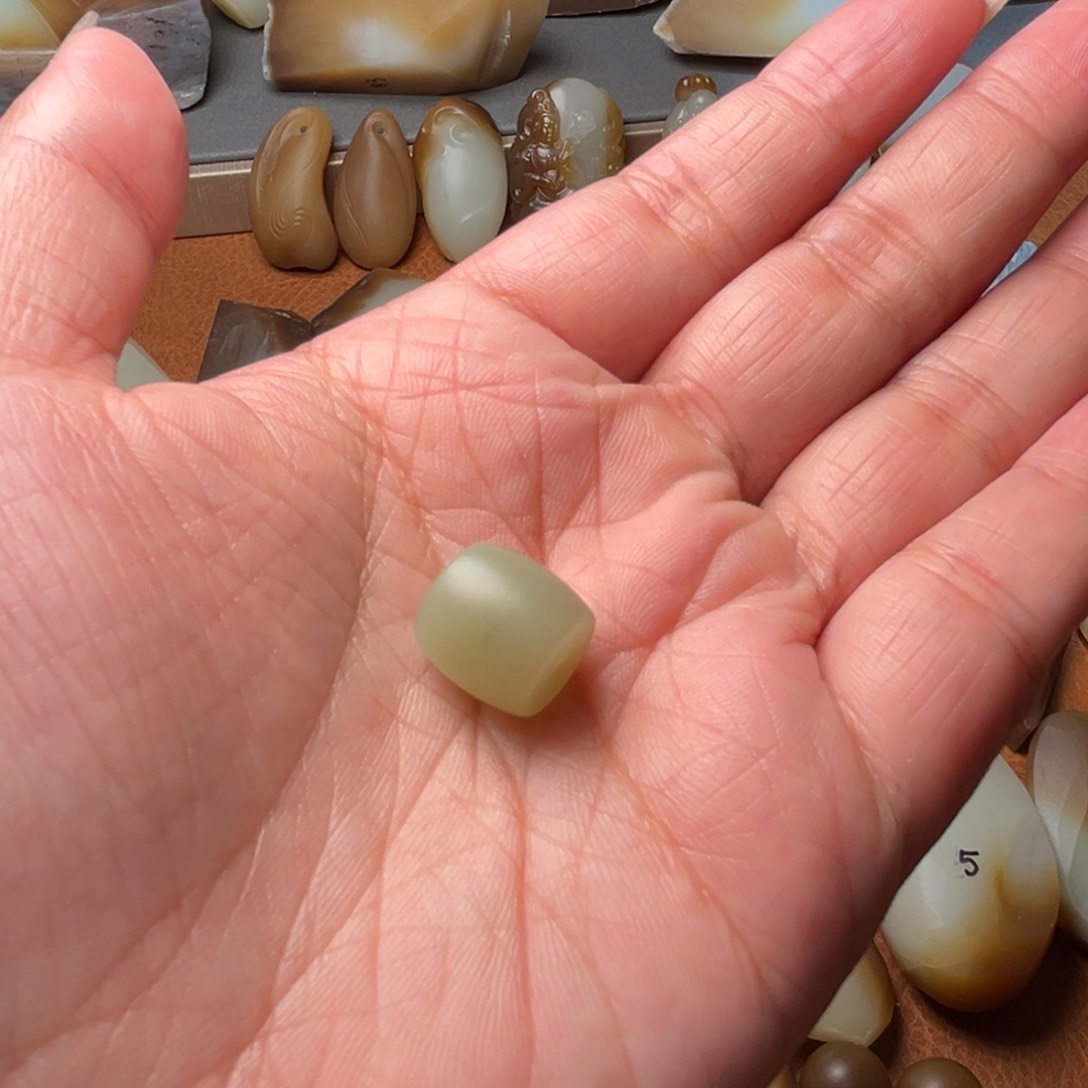 定制和田玉珠子未镶嵌哈*哈