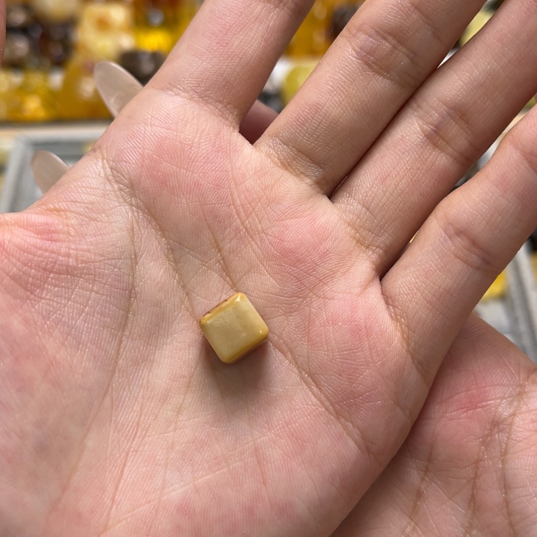****阿琥珀未镶嵌裸石天然琥珀