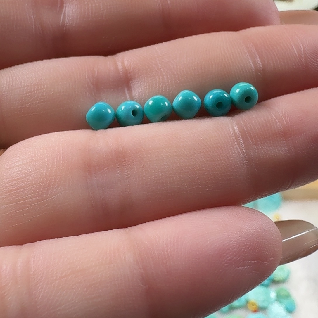 手***云绿松石未镶嵌颈饰