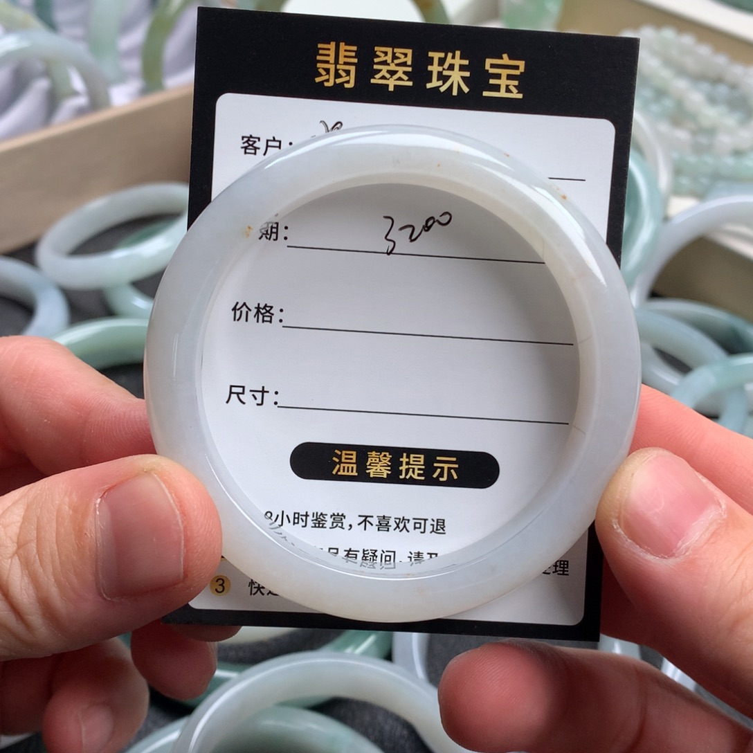 J***y翡翠未镶嵌手镯成品