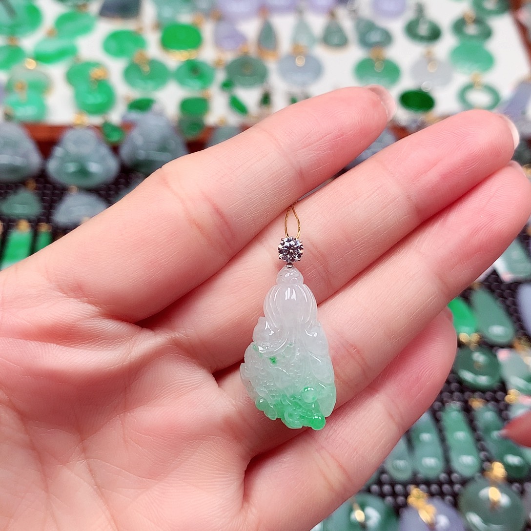 翡翠18K金镶嵌颈饰