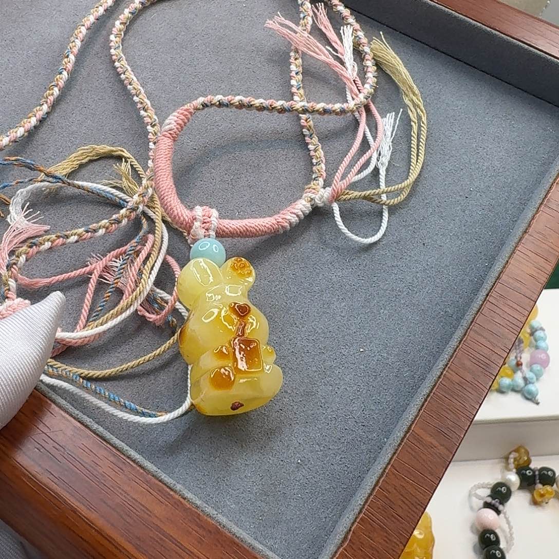 琥珀颈饰未镶嵌琥珀颈饰