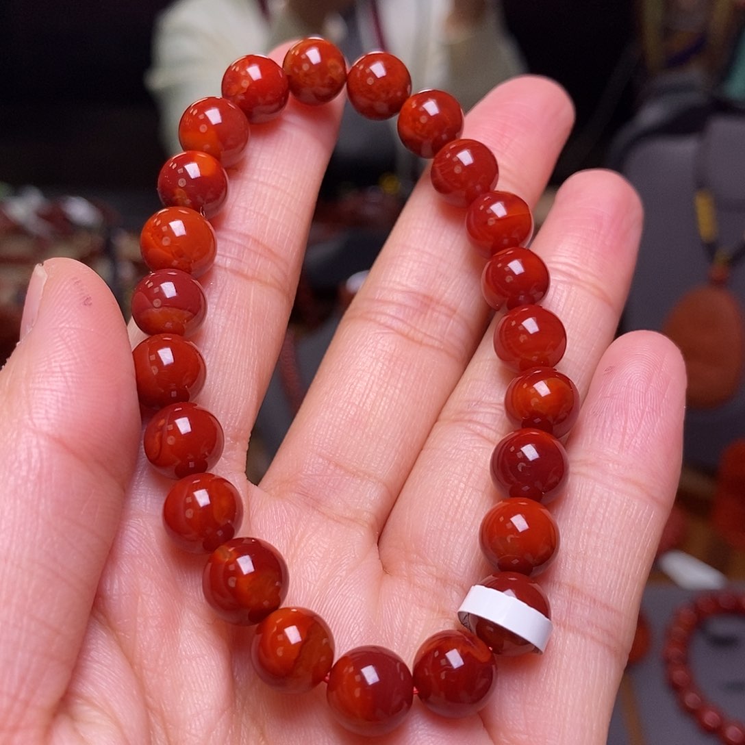 南红玛瑙单圈8.5m m未镶嵌四**?