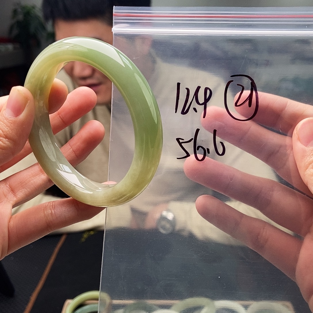 和田玉未镶嵌手镯颜色多样性发拍一发一