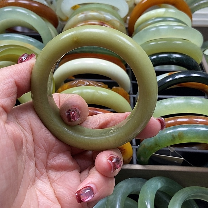 蛇纹石玉手镯未镶嵌石****玉