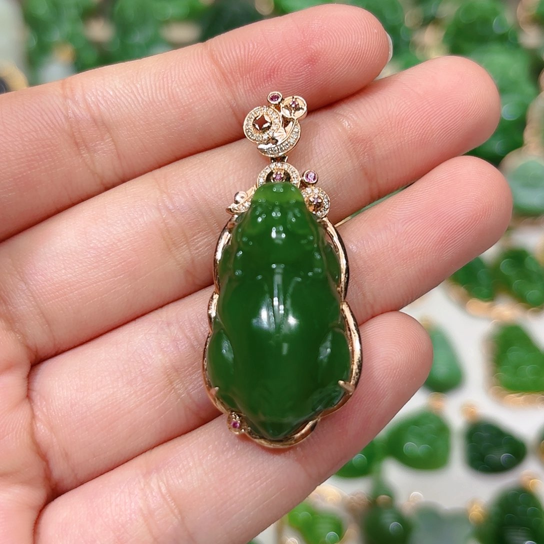 和田玉（碧玉）颈饰18K金镶嵌