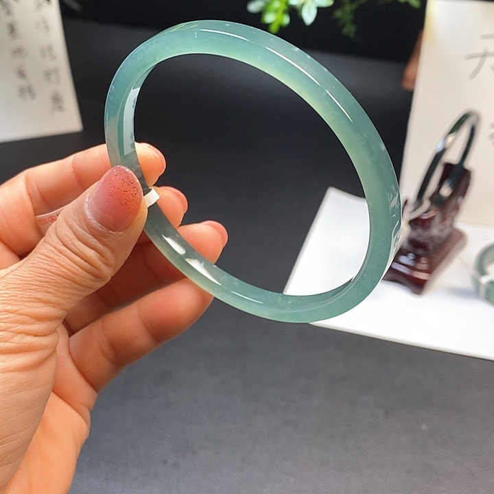 翡翠手镯未镶嵌68尺寸