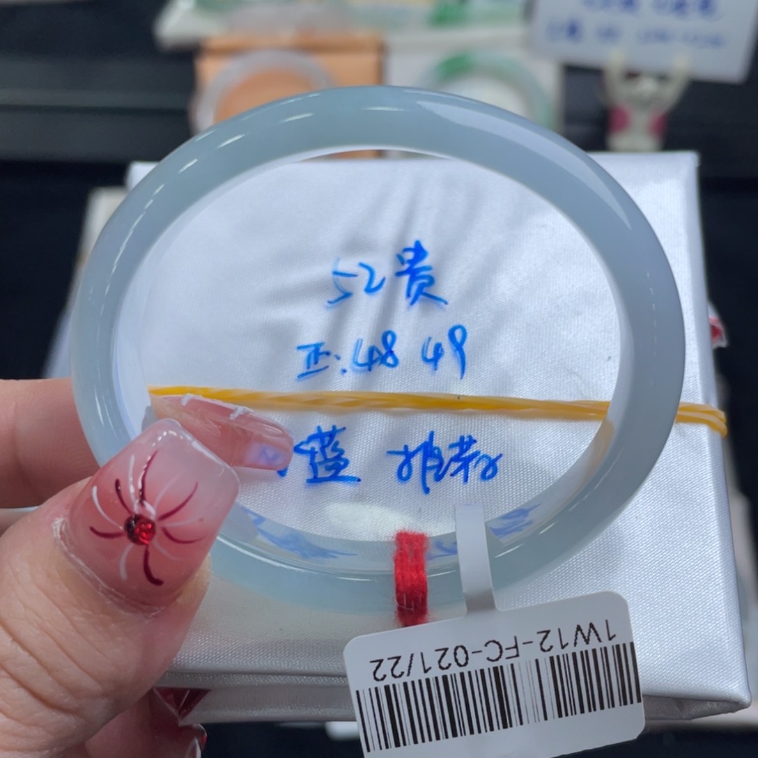 翡翠手镯未镶嵌翡翠手镯