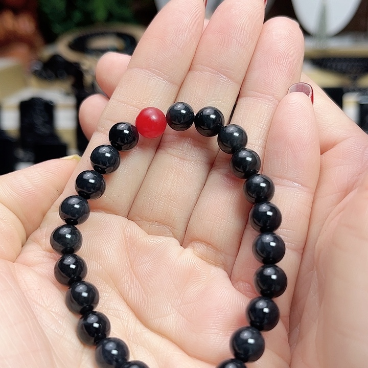 和田玉手链未镶嵌卡8圆珠福利款