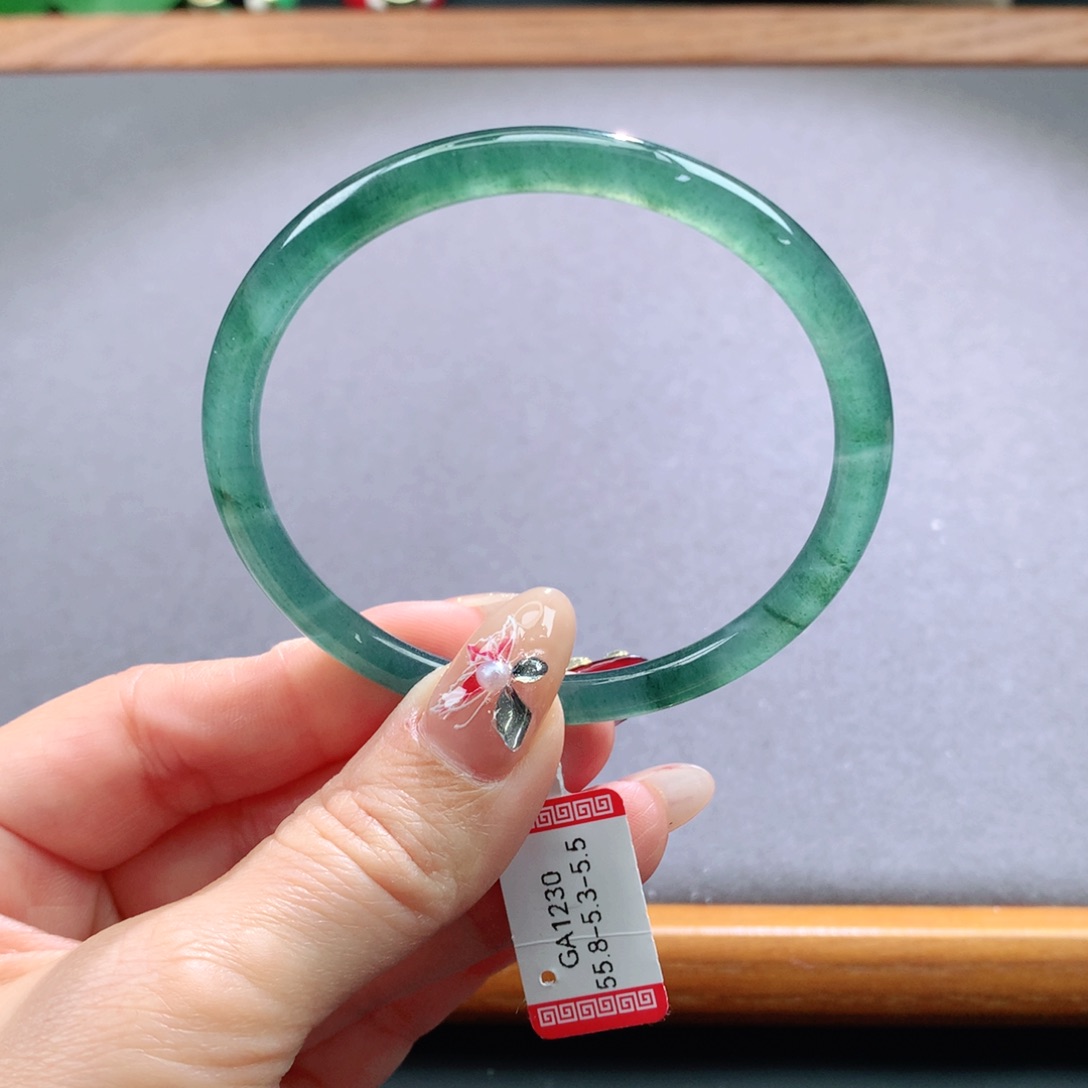 翡翠手镯未镶嵌天然翡翠手镯叮当手镯