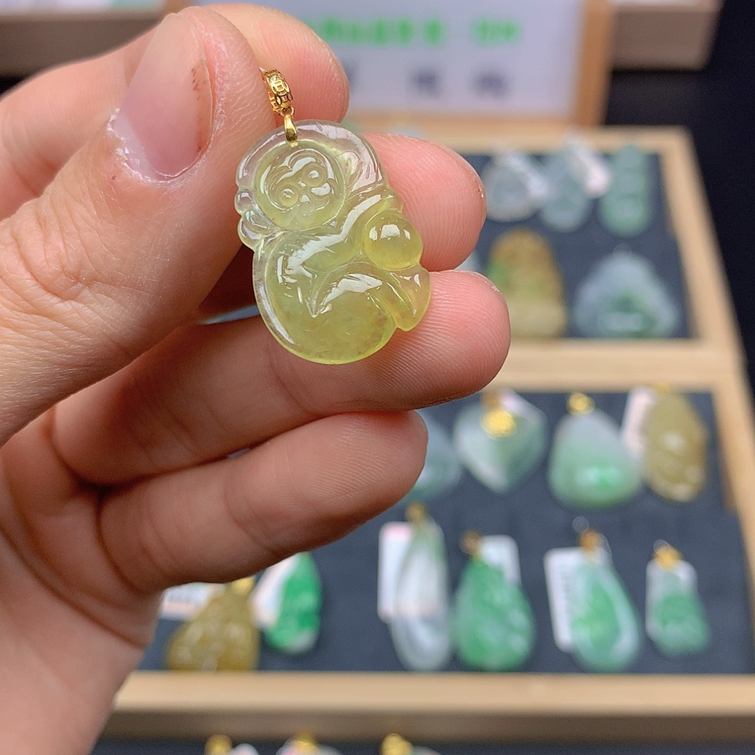 翡翠颈饰18K金镶嵌翡翠