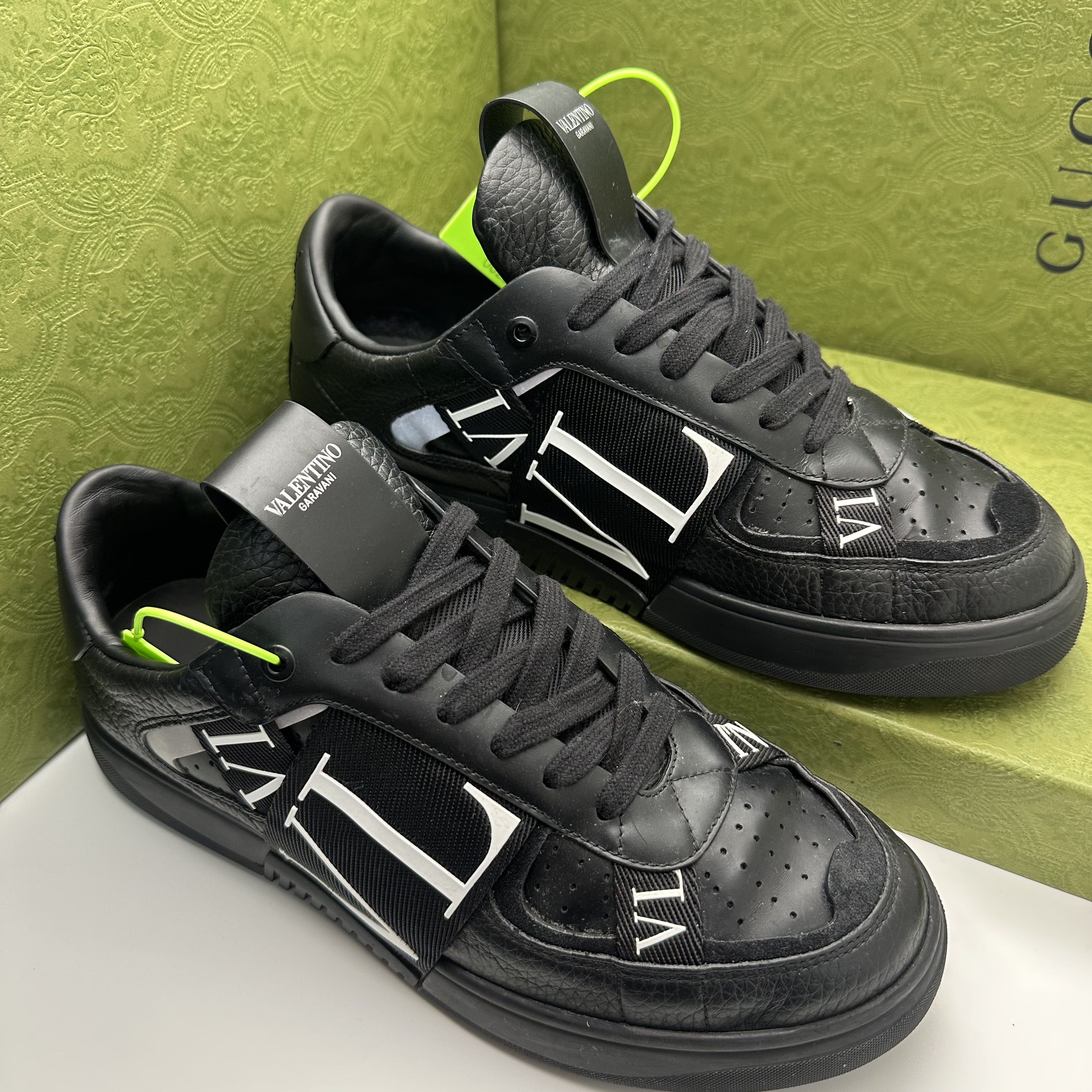 95新 Valentino/华伦天奴 40欧码/经典厚底黑色侧边织带休闲板鞋