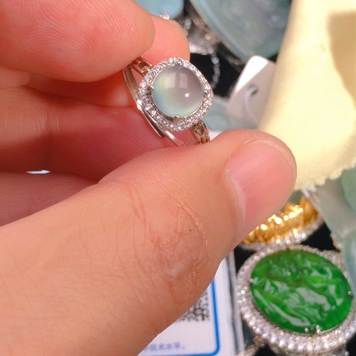 翡翠颈饰未镶嵌4，