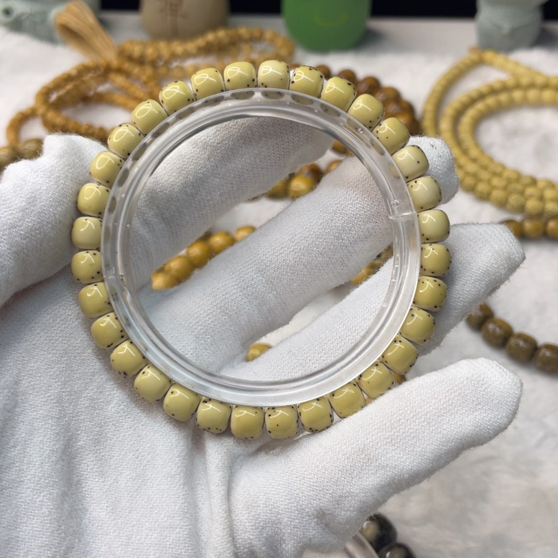 星月菩提吊坠石玉瓷白河豚7/6