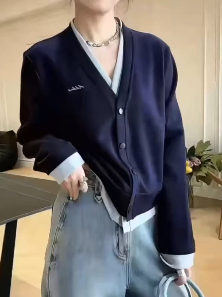 2025年春季时尚休闲V领假两件卫衣外套女撞色宽松显瘦上衣