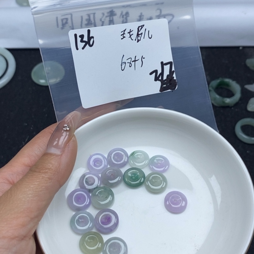 【闪购商品】翡翠颈饰未镶嵌玉*儿