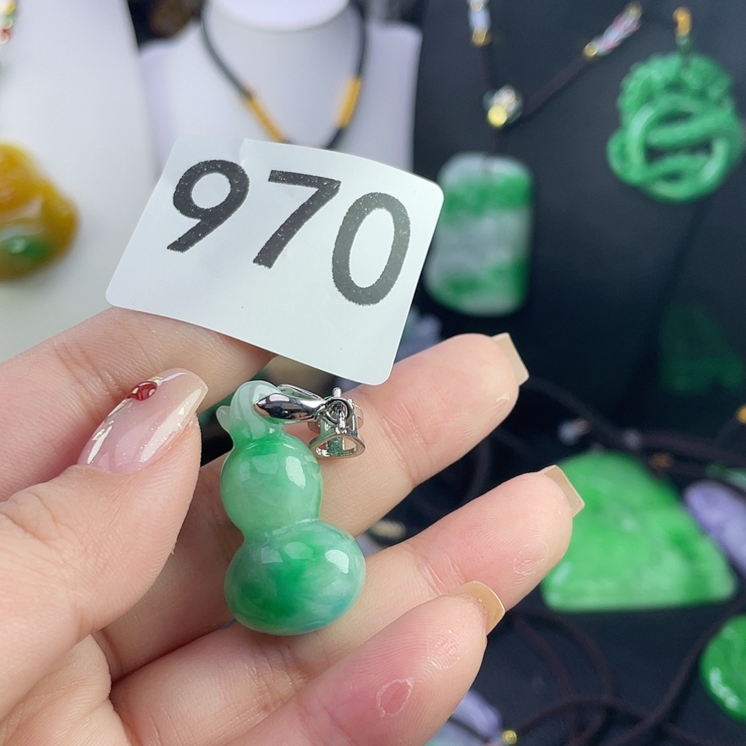 翡翠未镶嵌吊坠(赠链)