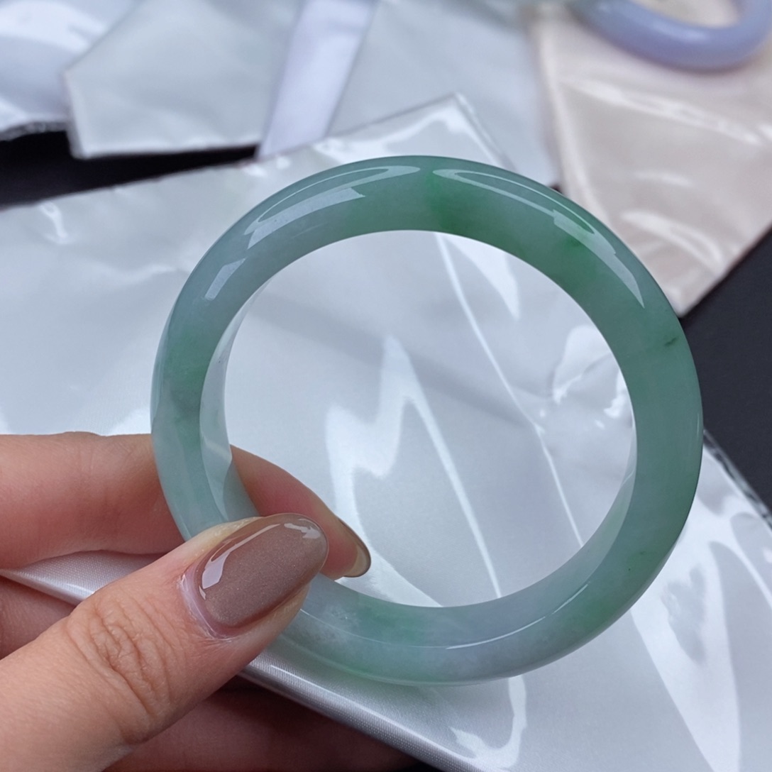 翡翠手镯未镶嵌天然翡翠手镯