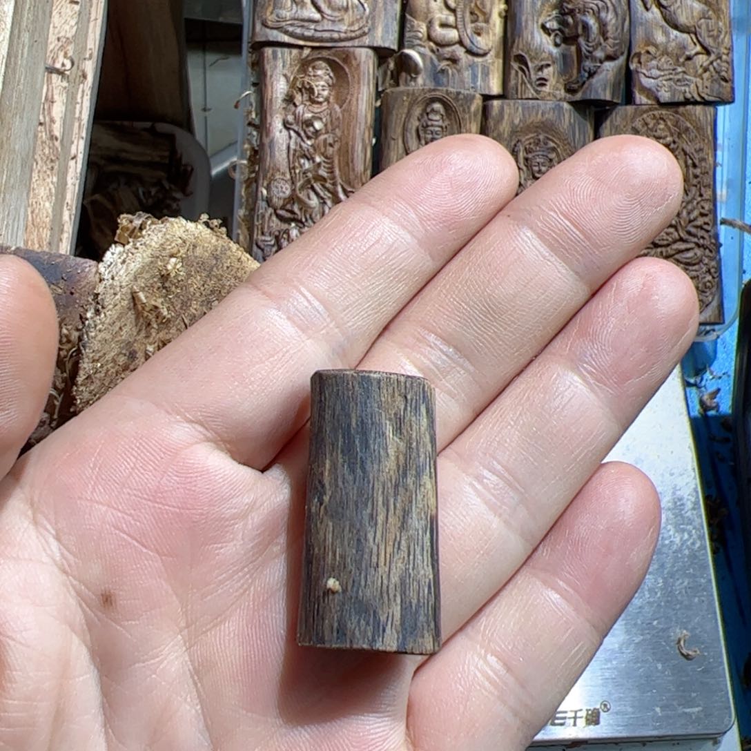 沉香吊坠白棋素牌3.5克