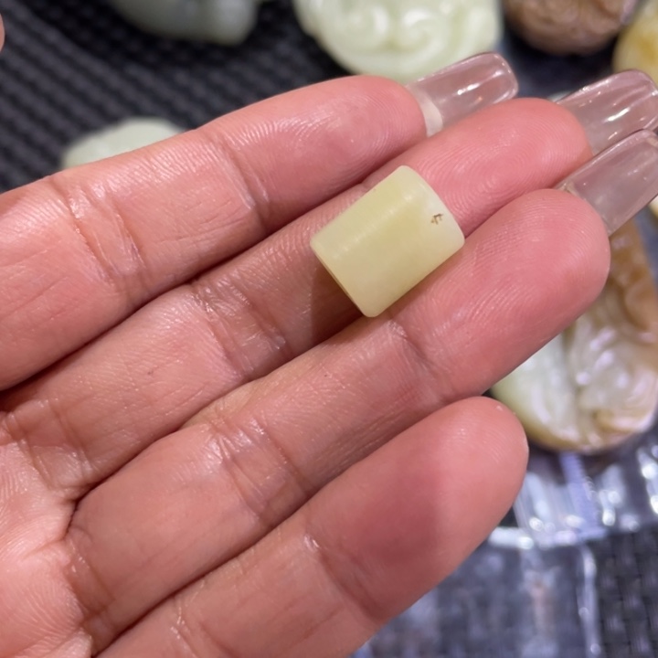 和田玉（糖玉）颈饰未镶嵌黑***天