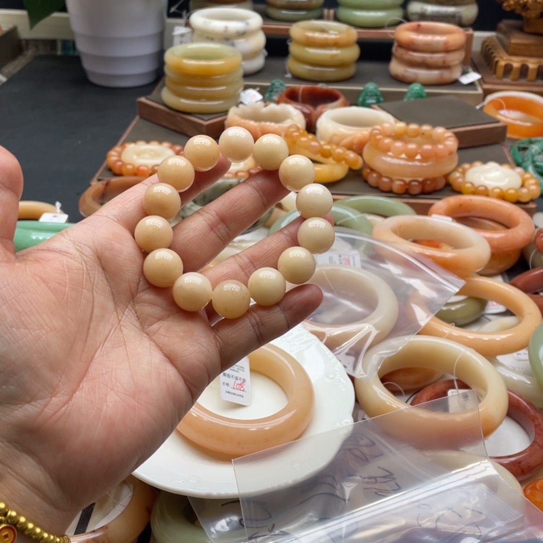 多***梦石英岩玉未镶嵌手镯