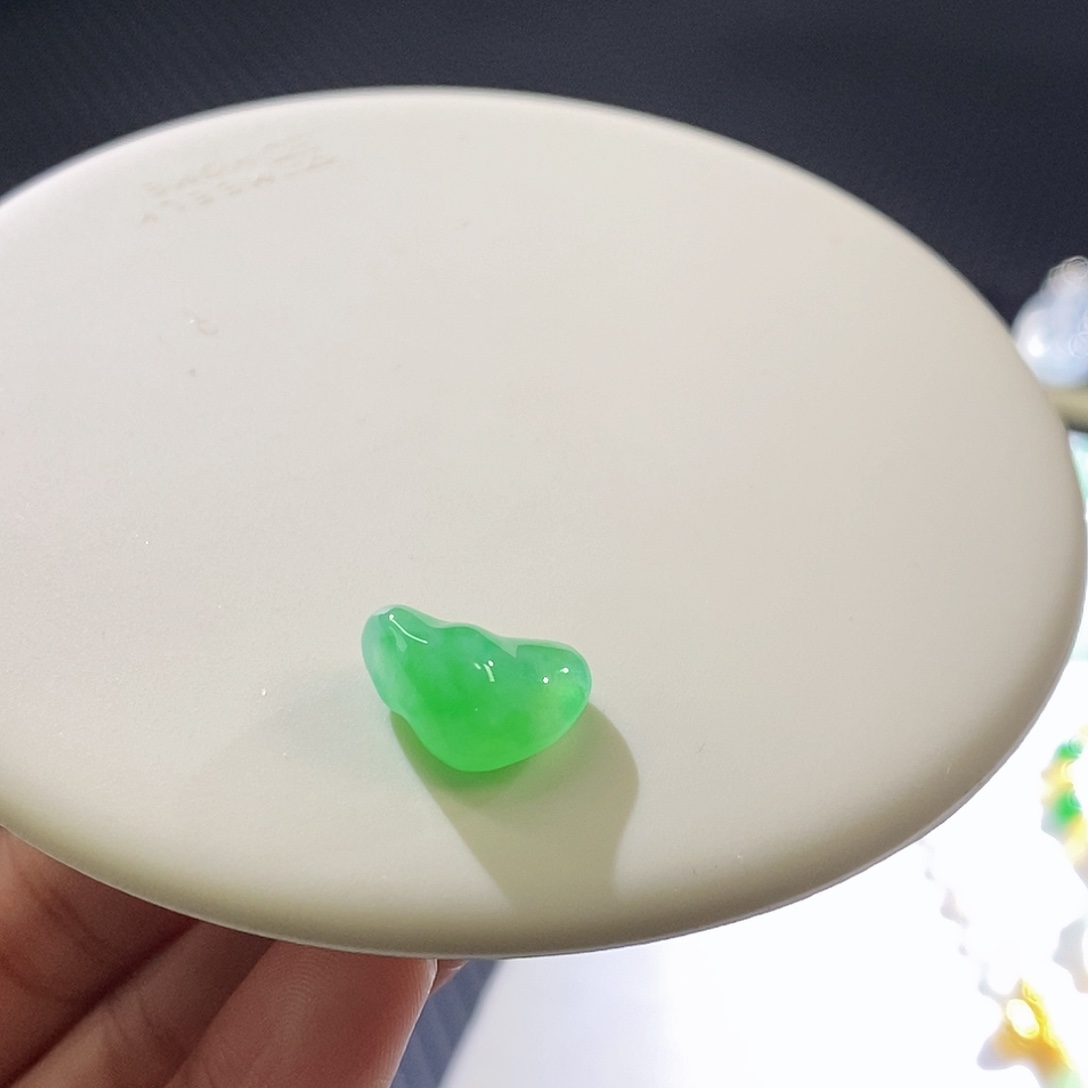 翡翠挂件未镶嵌随行