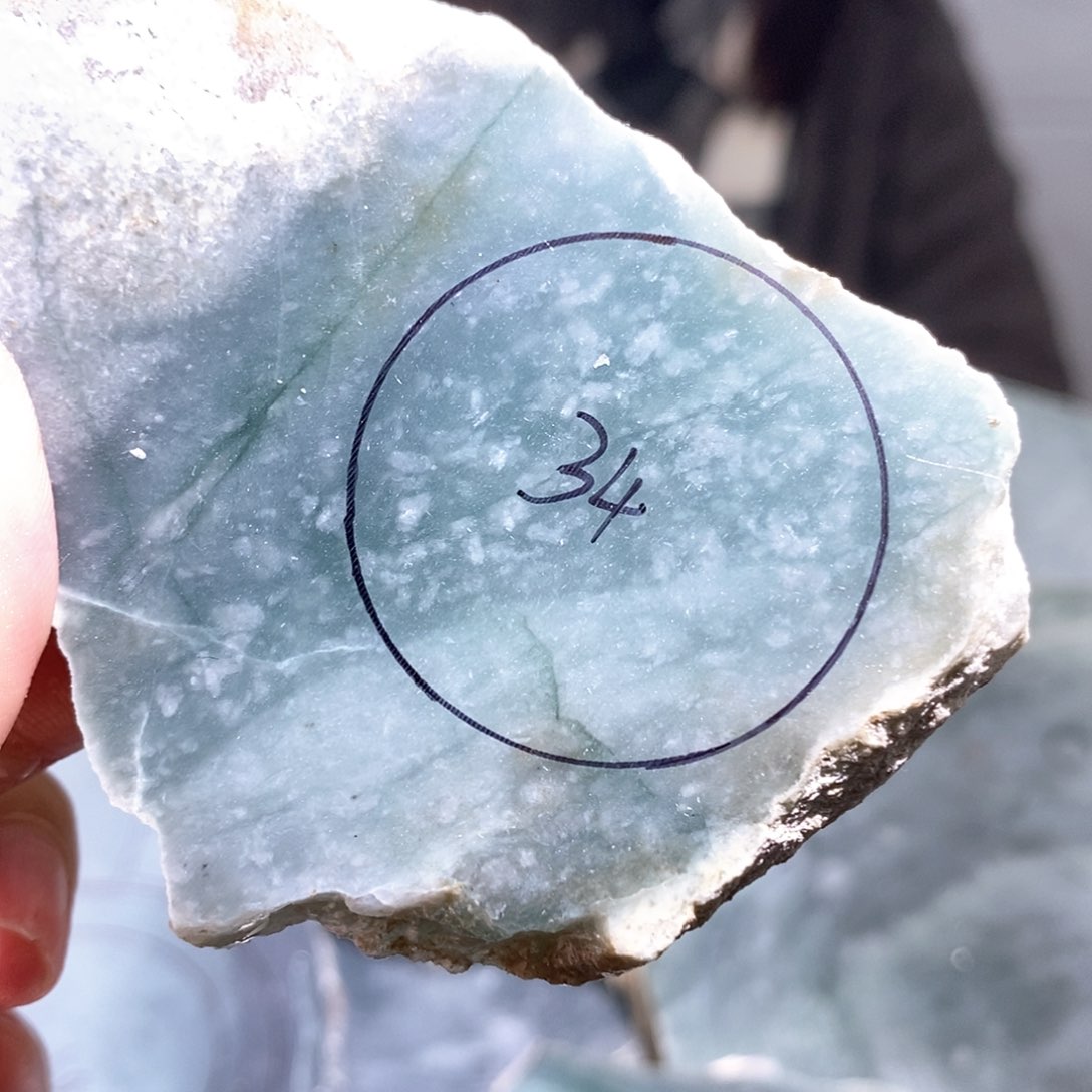 翡翠挂件未镶嵌翡翠