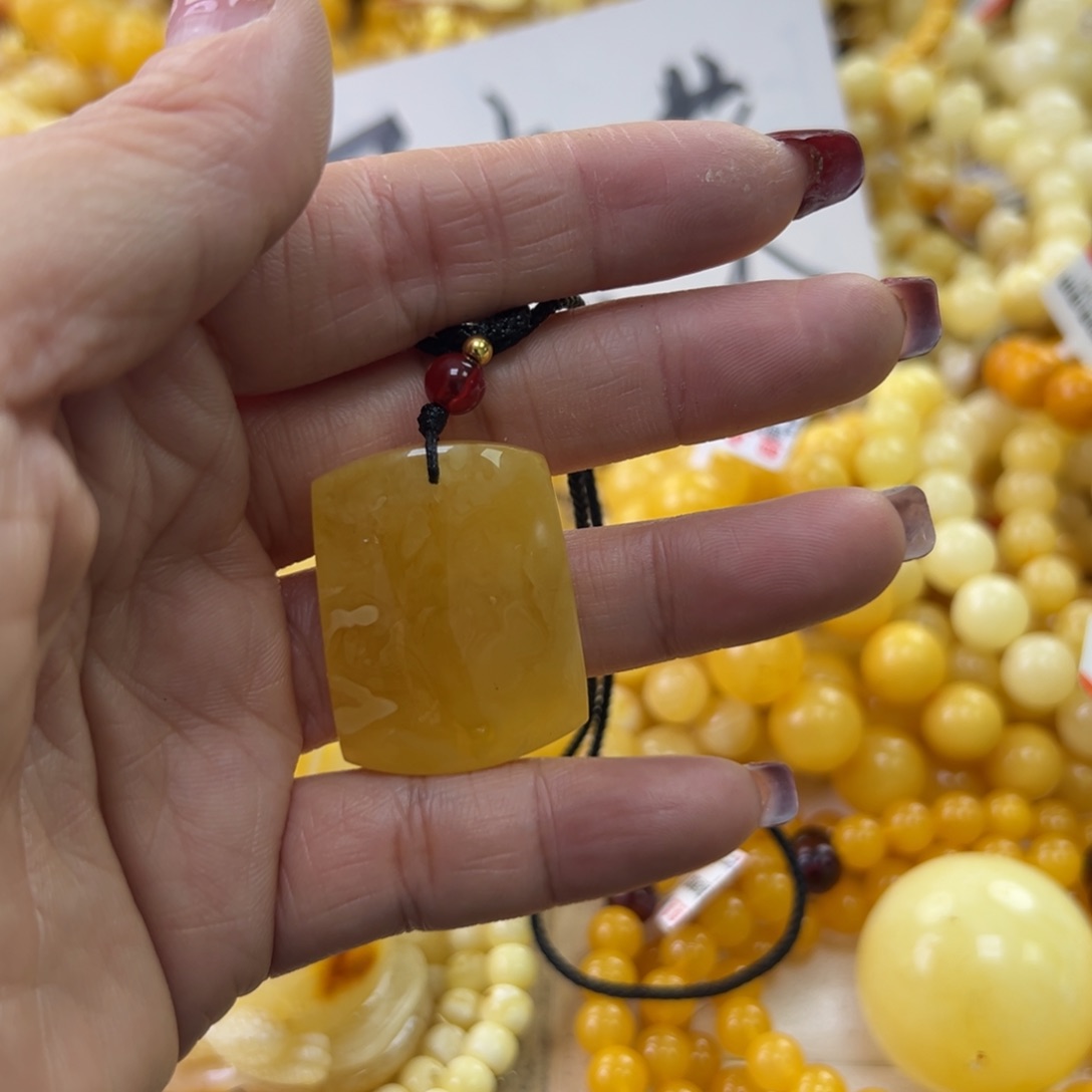 琥珀珠宝奇石未镶嵌