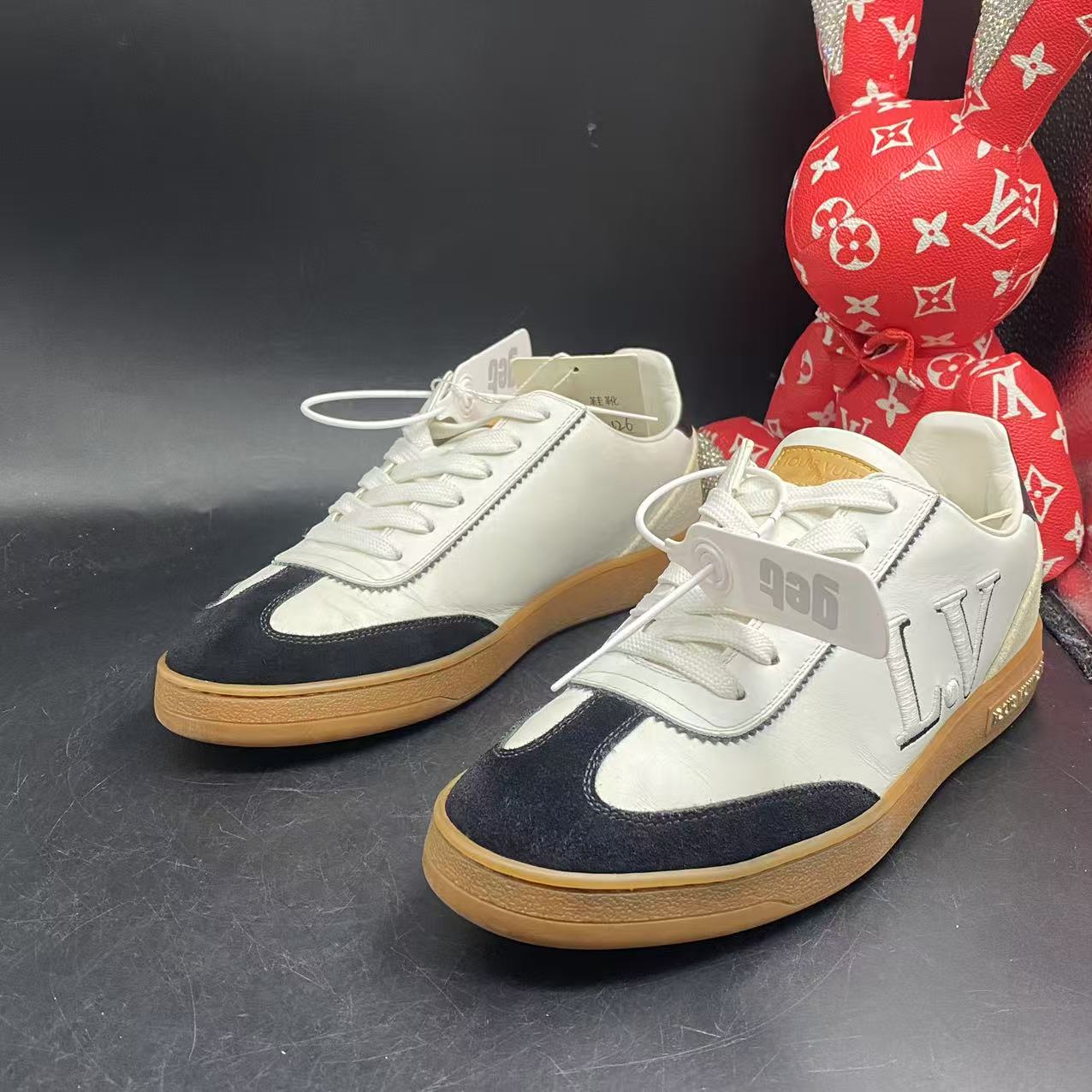 95新 LouisVuitton/路易威登 【聚星优选】黑白德训板鞋38码kke126