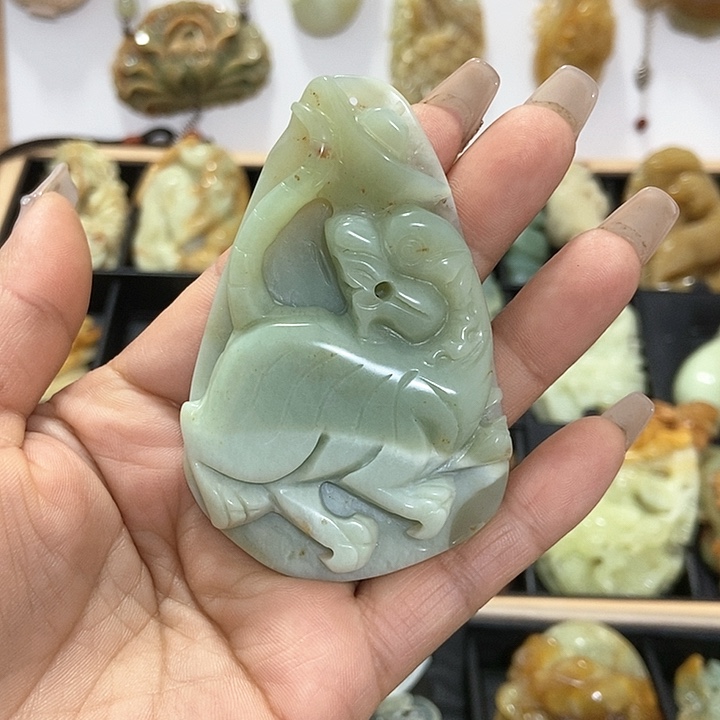 蛇纹石玉挂件未镶嵌