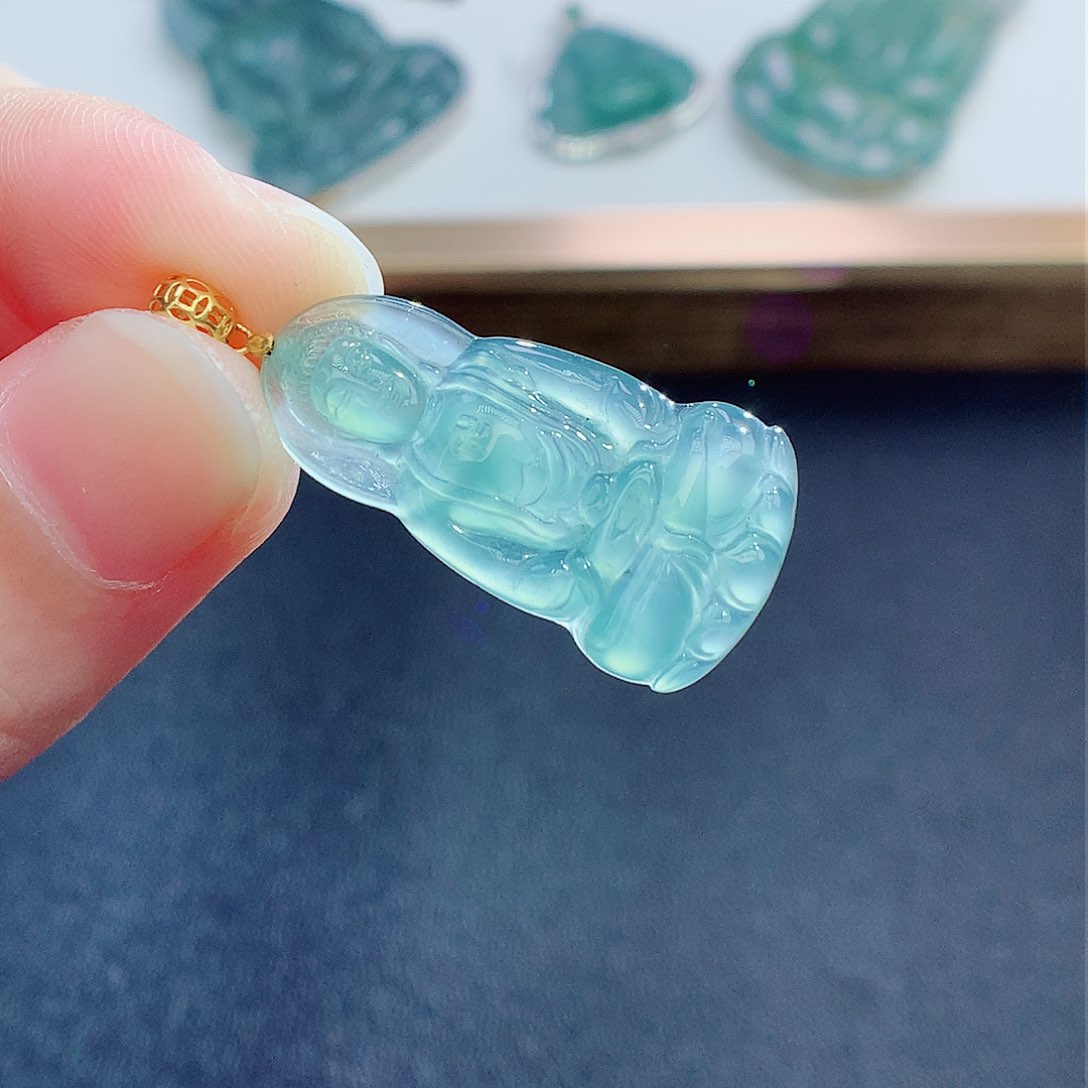 翡翠颈饰18K金镶嵌翡翠