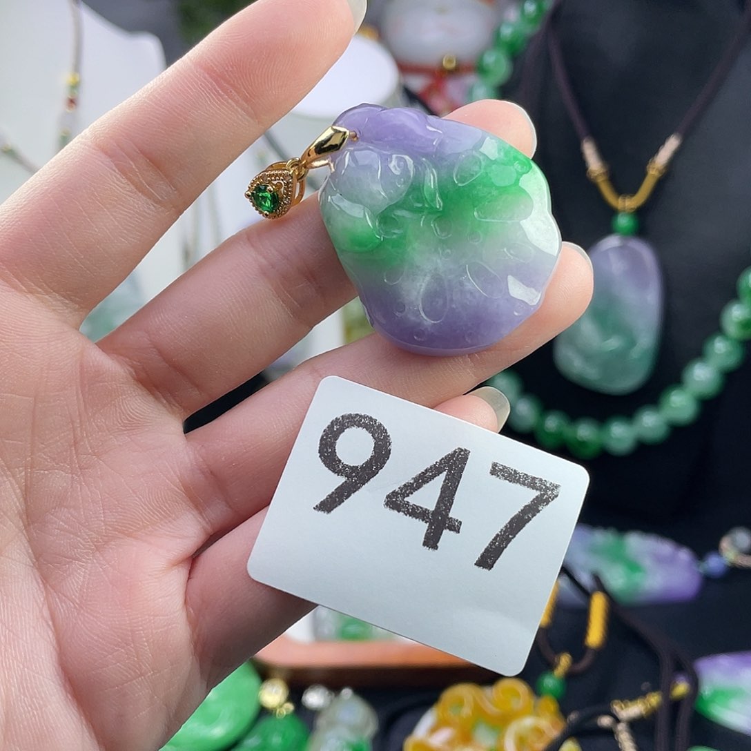 翡翠未镶嵌吊坠(赠链)