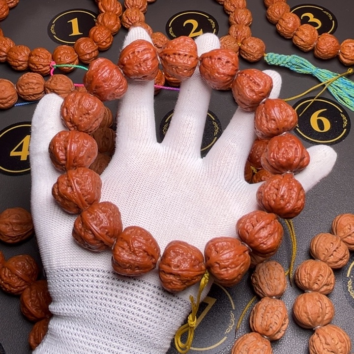 累***笑文玩核桃手串糖三角