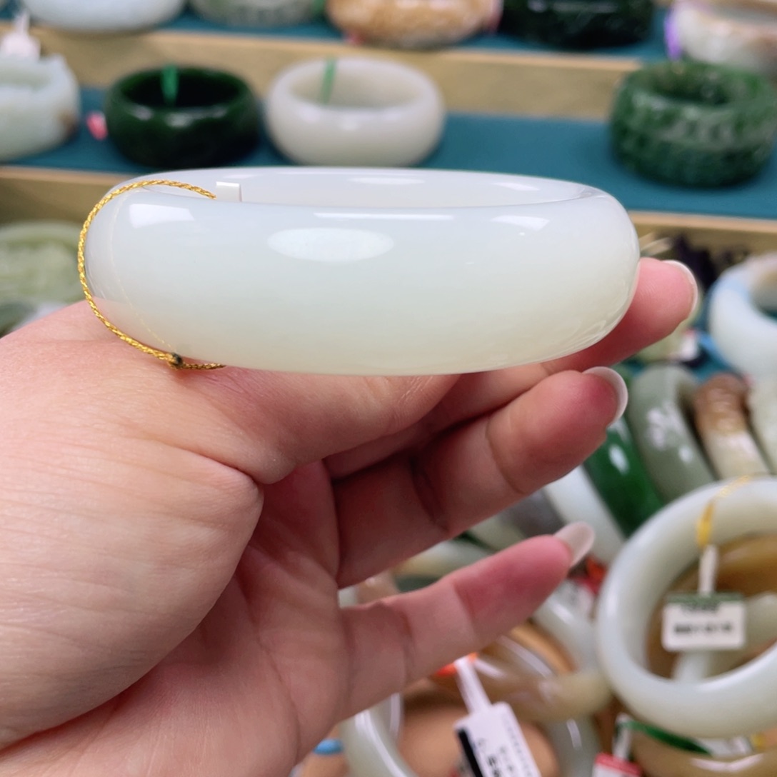 未镶嵌手镯和田玉