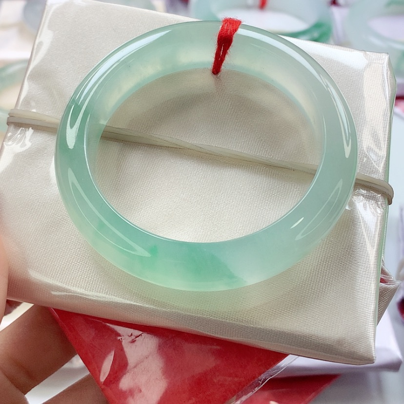 【闪购商品】翡翠手镯未镶嵌50.3 飘绿果冻底 灵