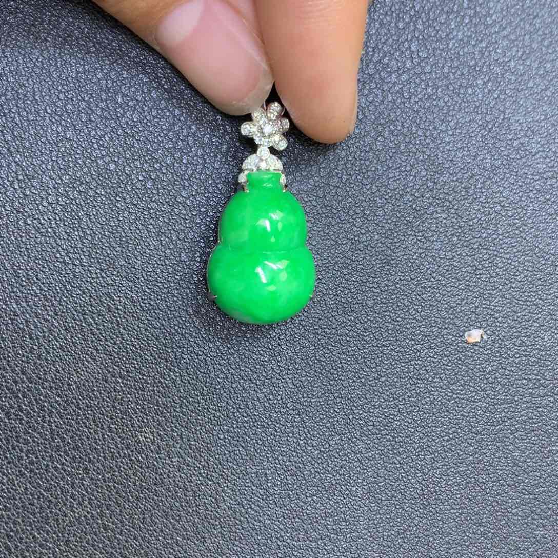 翡翠颈饰18K金镶嵌翡翠