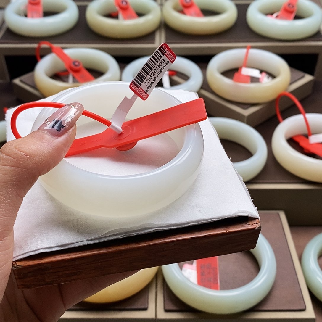 未镶嵌手镯和田玉原***样