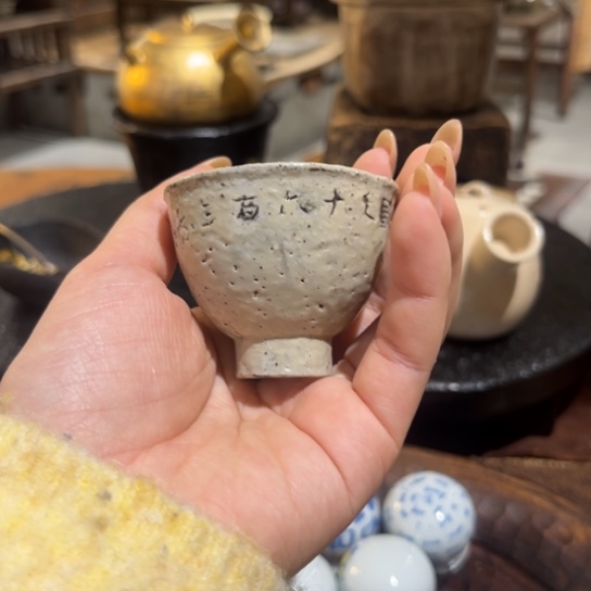 景德镇鱼和熊手工陶艺