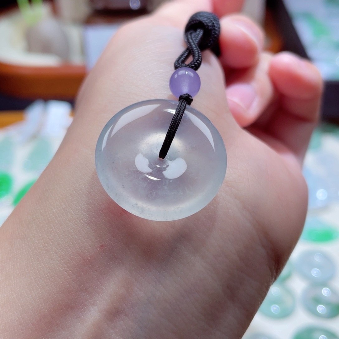 翡翠颈饰未镶嵌扣子