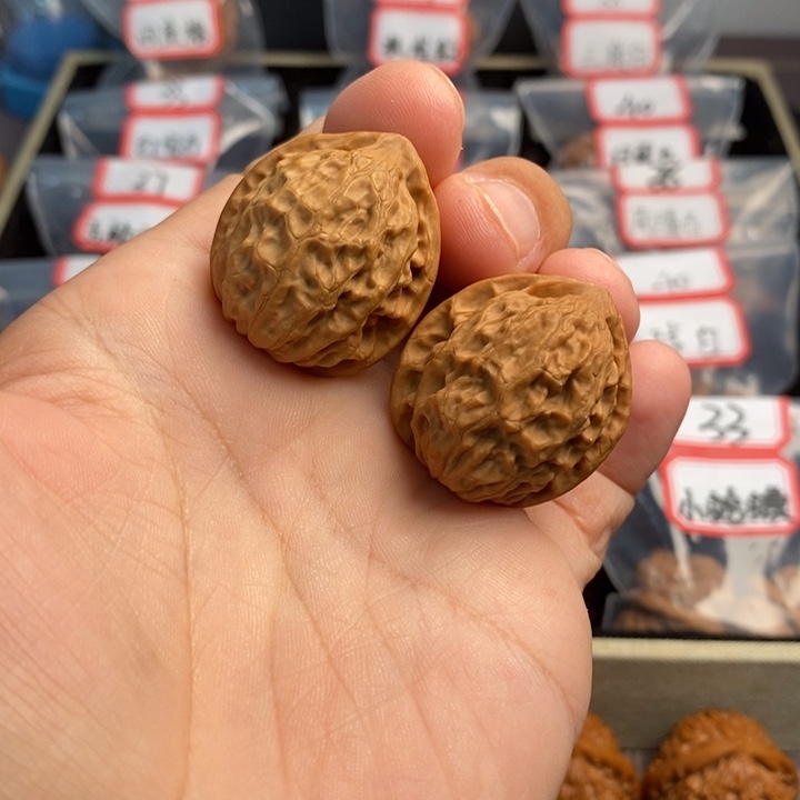 文玩核桃吊坠30小金牛